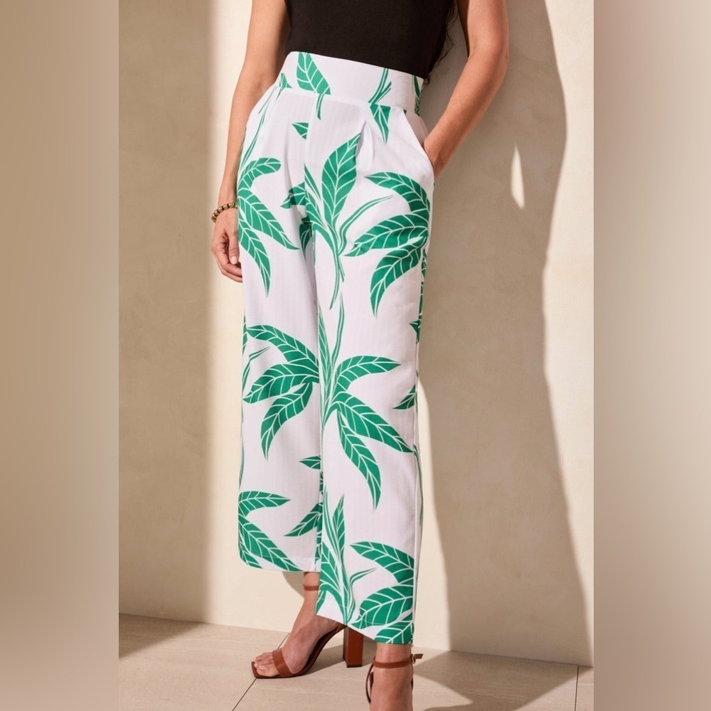 TRIBAL PULL-ON ANKLE PANTS WITH PLEATS IN WHITE & GREEN FLORAL PRINT